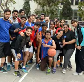 gl-bajaj-greater-noida-football-team