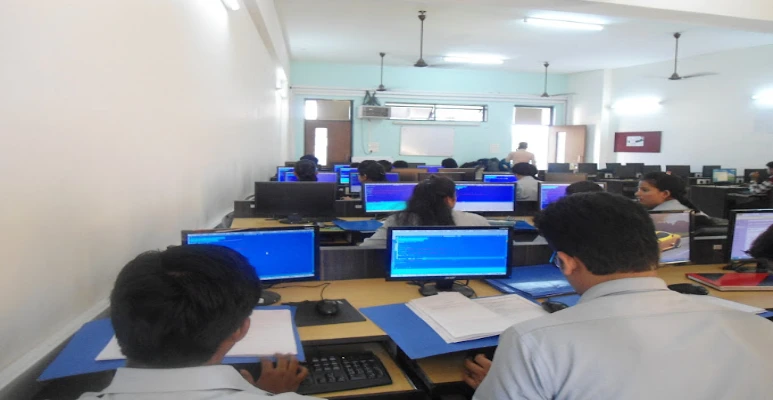 ITM University Raipur Computer Lab