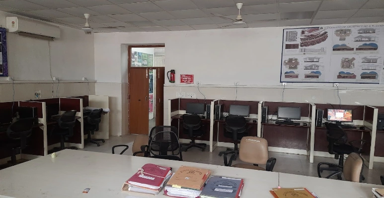 Indira Gandhi Delhi Technical University for Women Computer Lab