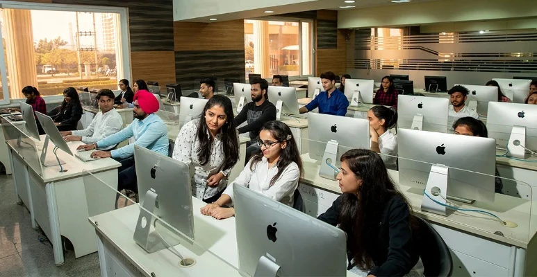 KR Mangalam University Computer Lab