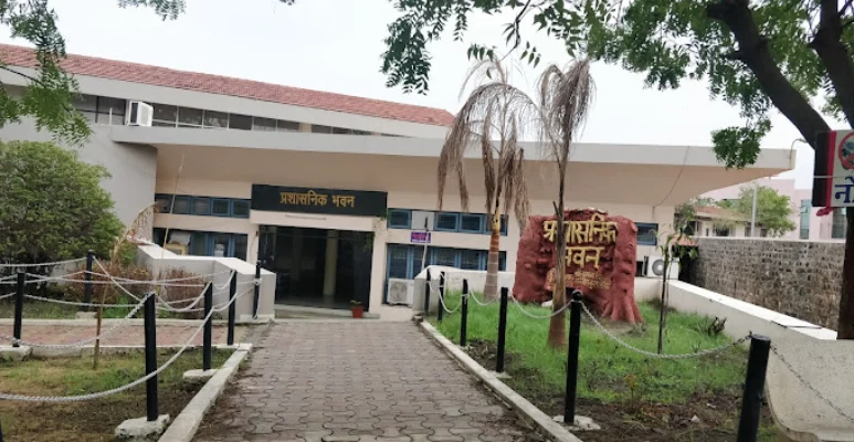 Mahatma Gandhi Antarrashtriya Hindi Vishwa Vidyalaya Wardha Administrative Building