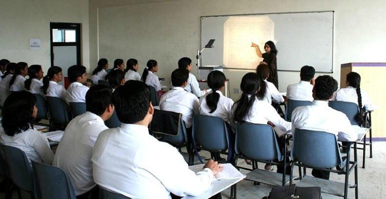 teerthanker mahaveer university classroom