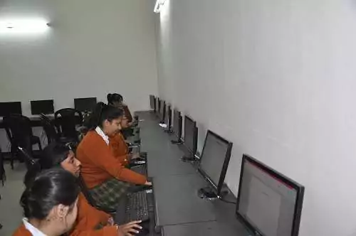 St-Thomas-Girls-Senior-Secondary-School-Delhi-Computer-Lab